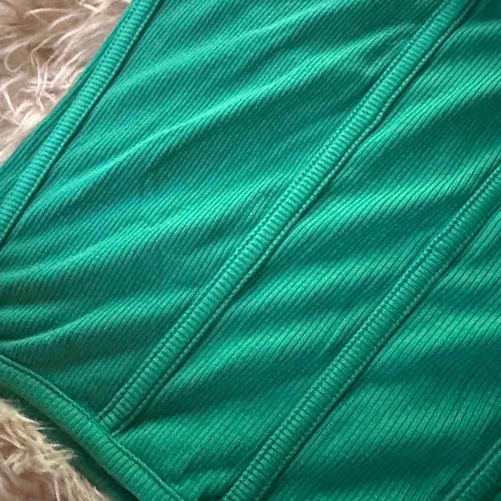 Sincerely Jules Green Crop Top - Picture 2 of 5